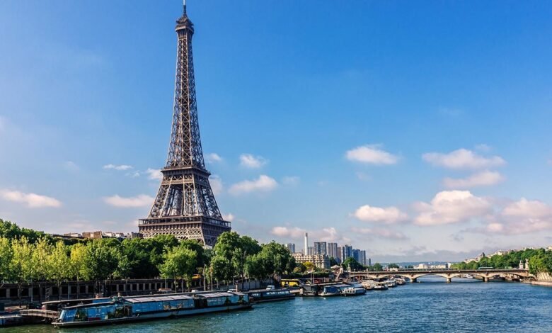 Travel Services for Paris Vacations